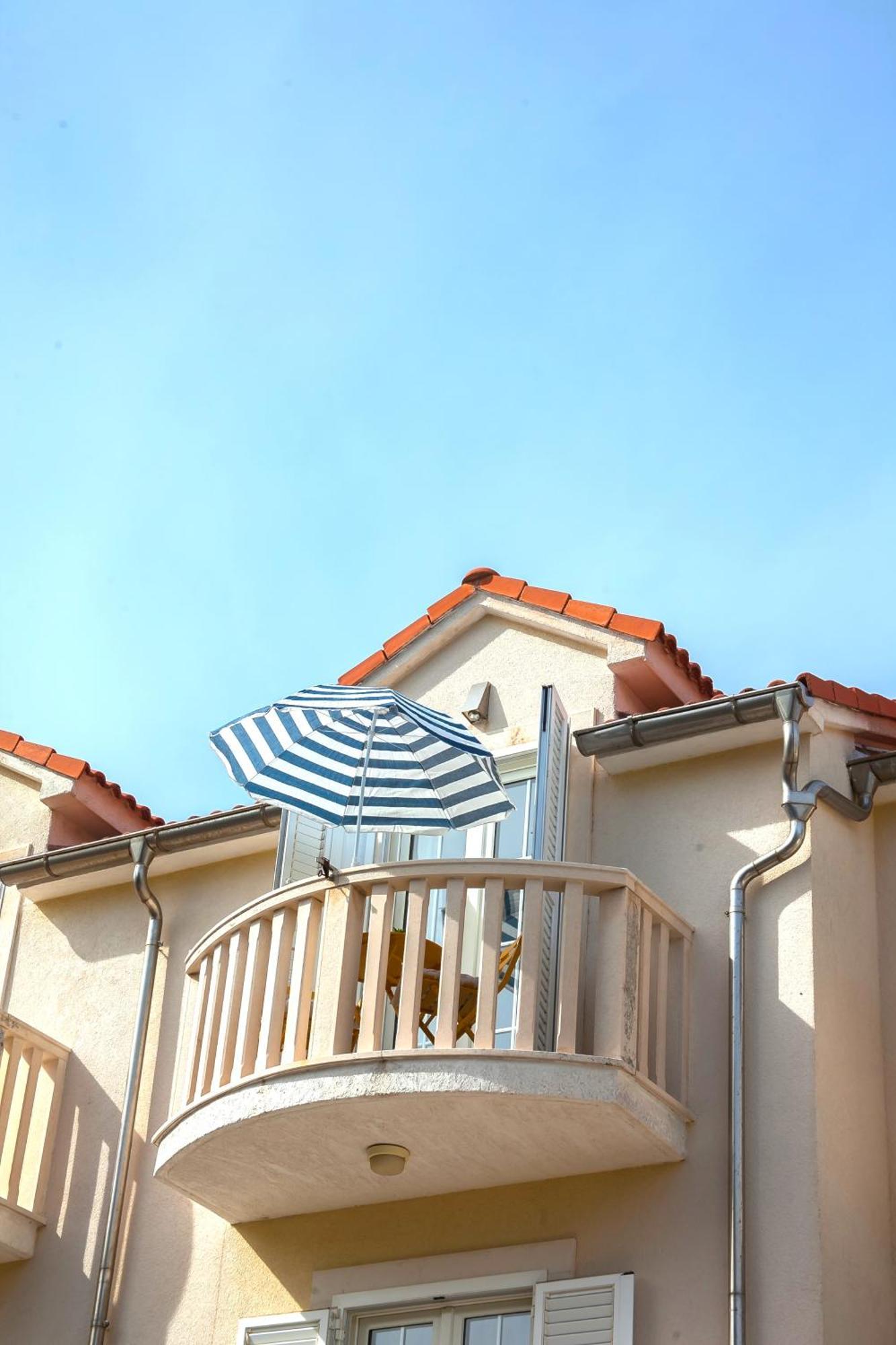 Helvetia Sunny Apartments Бол Екстериор снимка