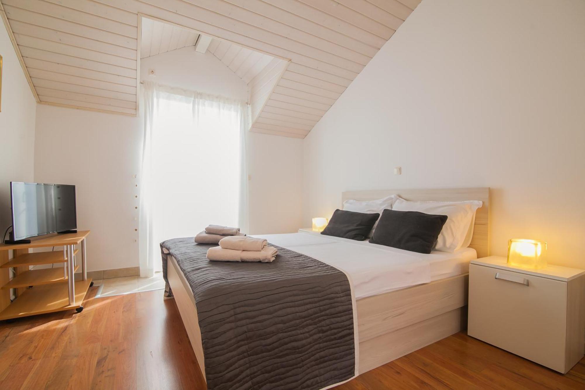 Helvetia Sunny Apartments Бол Екстериор снимка