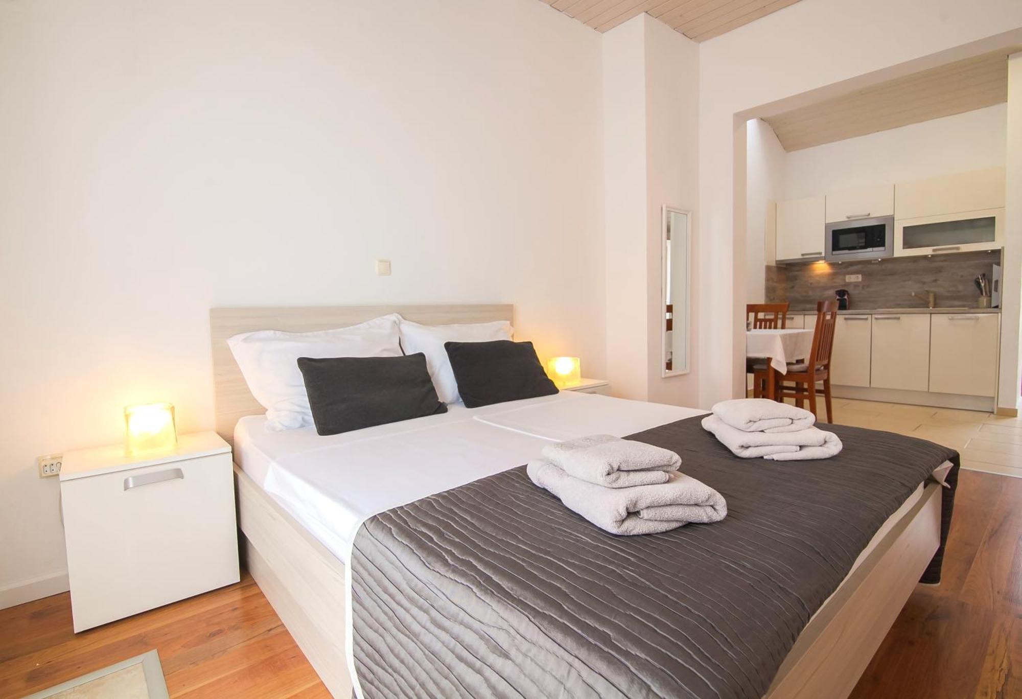 Helvetia Sunny Apartments Бол Екстериор снимка