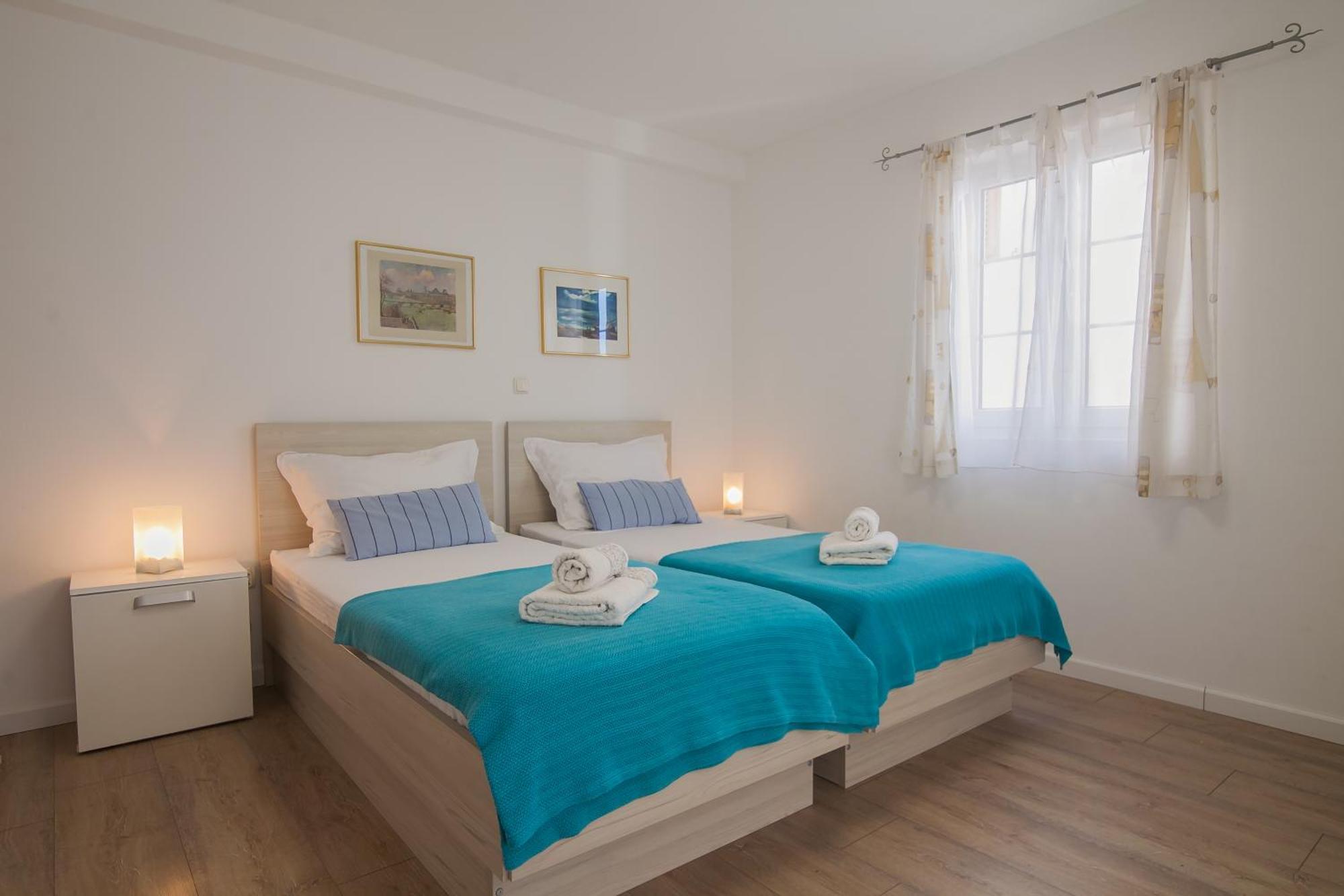 Helvetia Sunny Apartments Бол Екстериор снимка