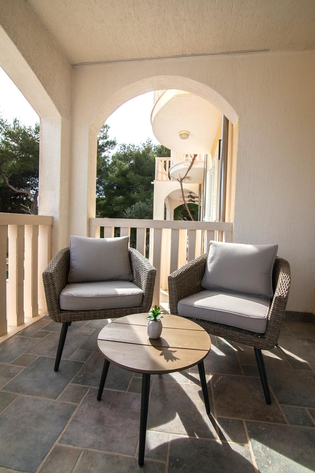 Helvetia Sunny Apartments Бол Екстериор снимка