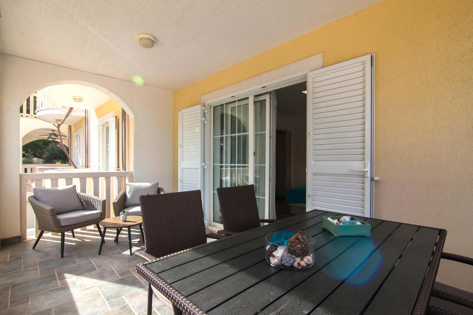 Helvetia Sunny Apartments Бол Екстериор снимка