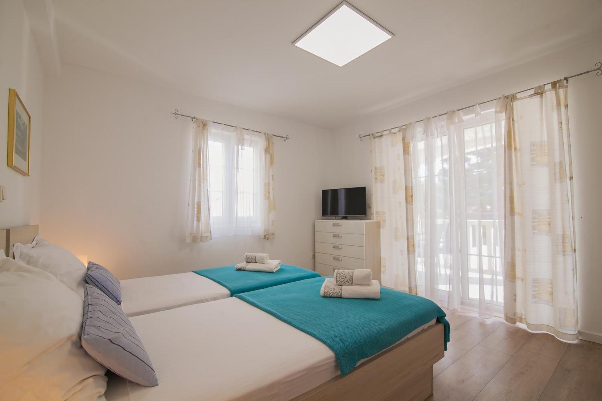 Helvetia Sunny Apartments Бол Екстериор снимка